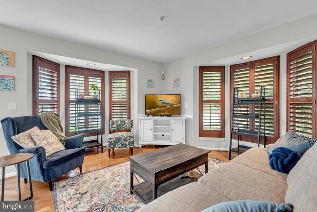 Photo - 123 Quiet Waters Pl