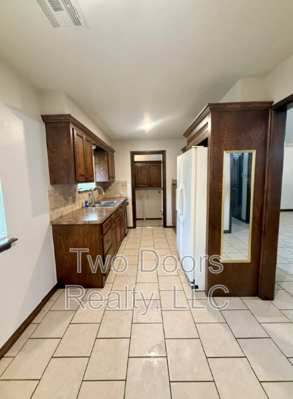 Photo - 952 NW 6th St