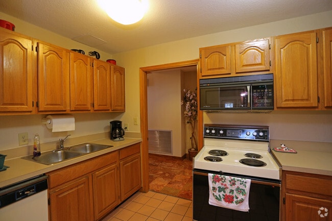 Photo - Crystal Pointe Apartments