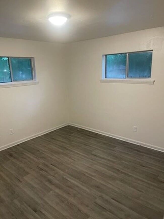 Photo - Move-In Ready 2 Bedroom Duplex – Pet Friendly!