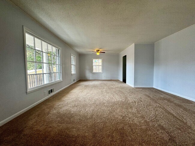 Photo - 215 Rivermont Rd