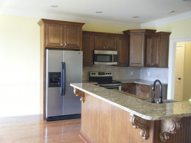 Photo - 4016 Lake Russell Dr