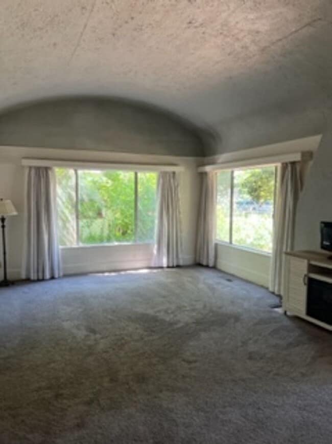 Photo - 1330 Broadway St