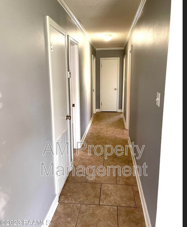 Photo - 128 Longfellow Dr