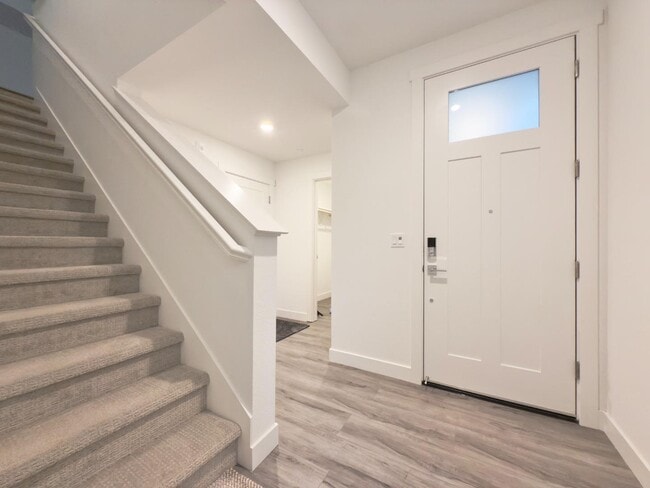 Photo - 1303 Besra Ter