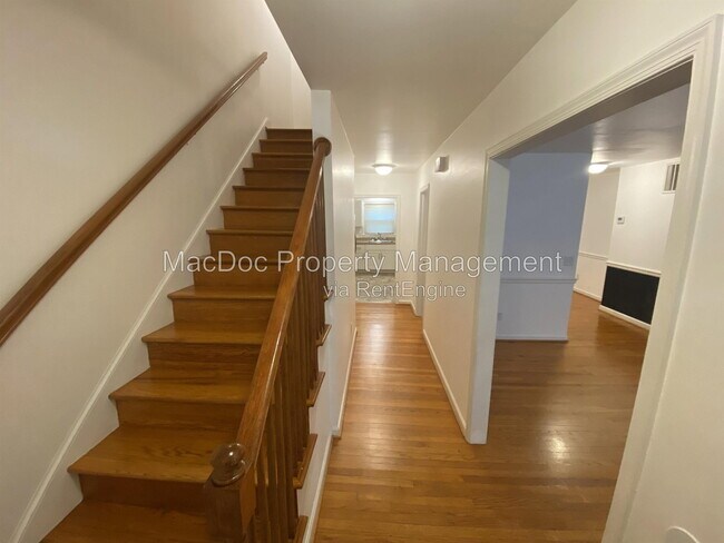 Photo - 431 Ridgemore St