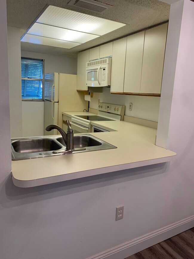 Photo - 5310 Royal Palm Ave