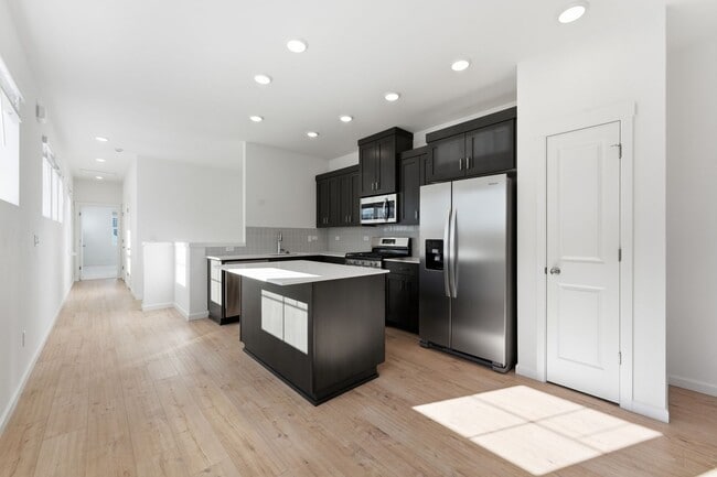 Building Photo - Modern Retreat in Reed’s Crossing