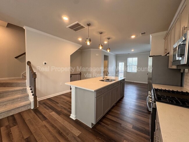 Photo - 410 Odham Ln