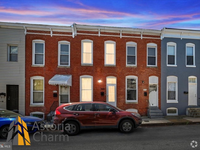 Building Photo - Beautifully Renovated 2-Bed, 1-Bath with P... Rental