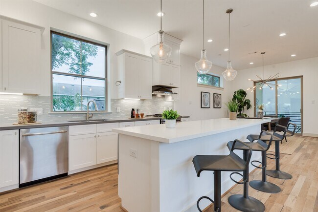 Building Photo - 1414 Wichman St