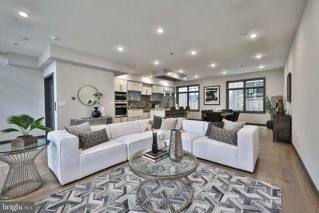 Photo - 1024 Christian St