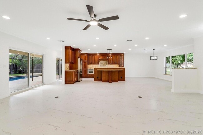100 SW 15th Ct