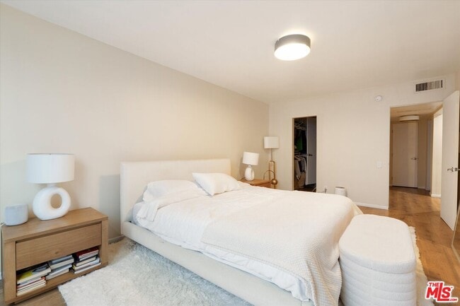 7270 Hillside Ave Unit 208