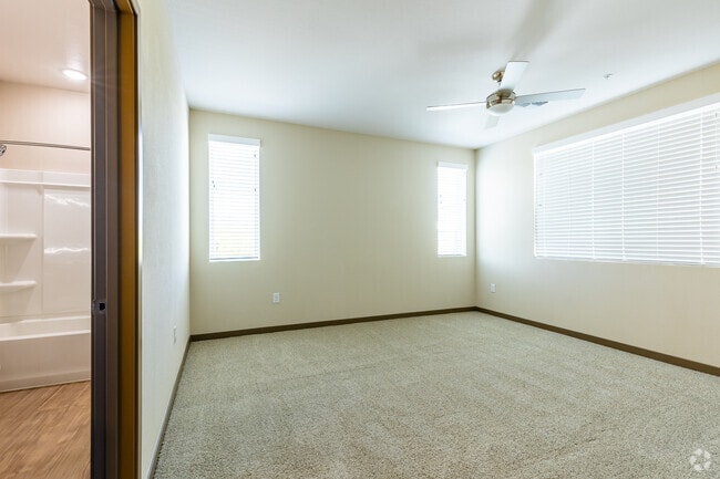 2BR,2 BA - 915SF - Primary Bedroom