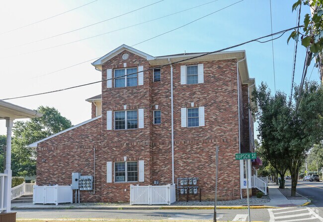 Photo - 132-134 Main St