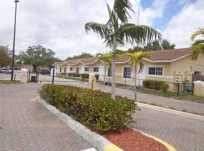 Photo - 3868 SW 48th Ave Townhome
