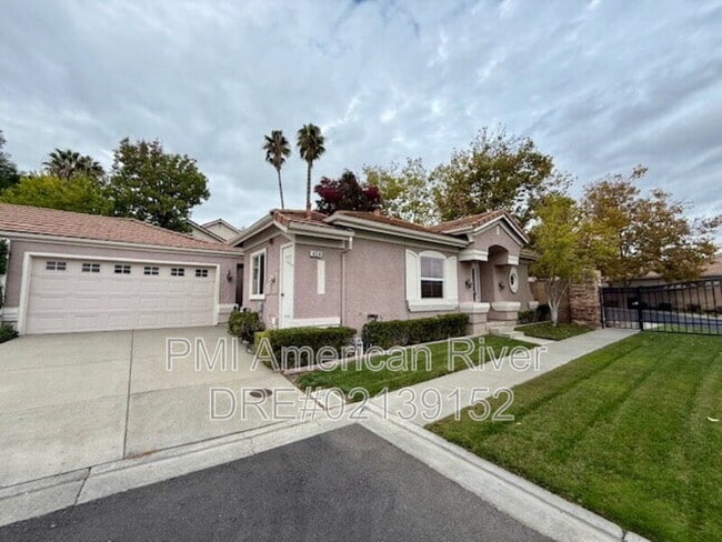 Building Photo - 424 Endberg Dr