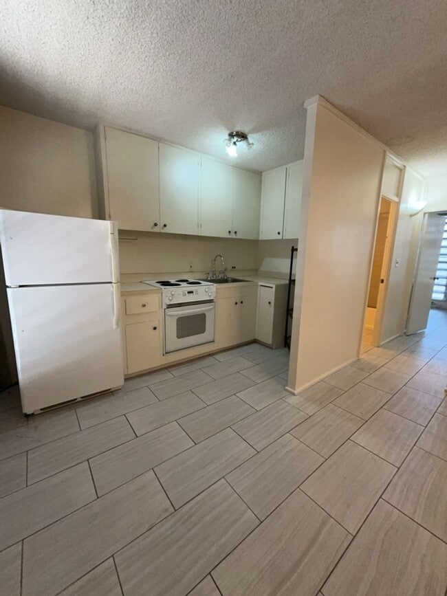 Building Photo - 2 bedroom, 1 bath, 1 parking for $1850/month! Unit A210