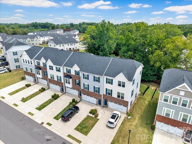 Photo - 2611 Grantham Place Dr