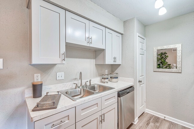 Photo - Del Sol Apartments