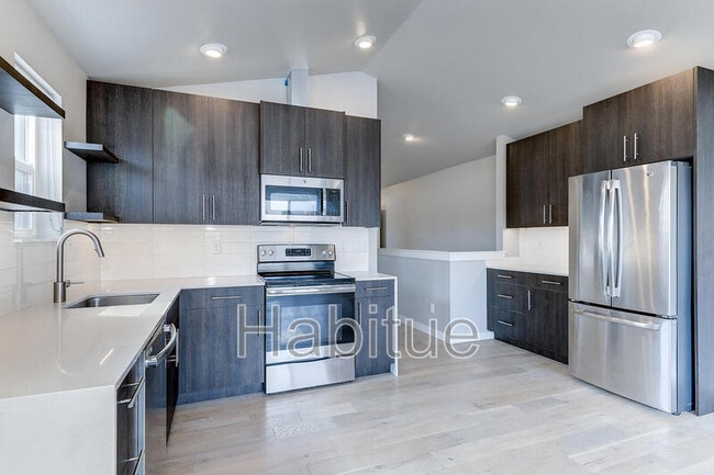 Building Photo - 1639 W Idaho St