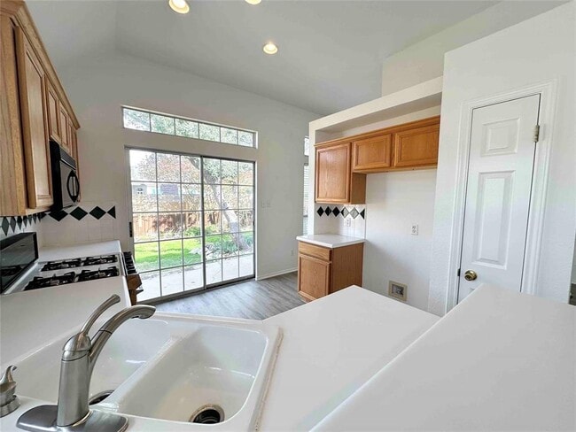 Photo - 1812 Twisted Oak Dr