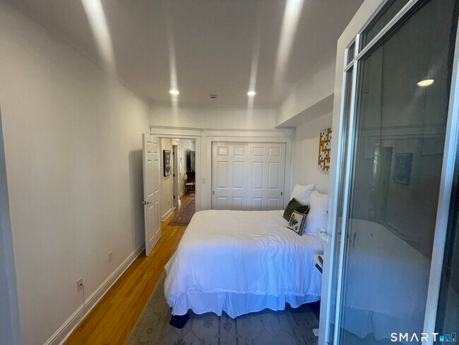 Photo - 345 Greenwich Ave Unidad 2