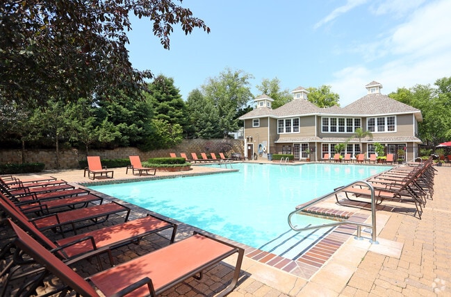Building Photo - Steeplechase on Maple Rental