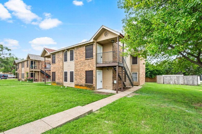 Building Photo - "Charming 2-Bed, 2-Bath in Haltom City – 901 Sq!"