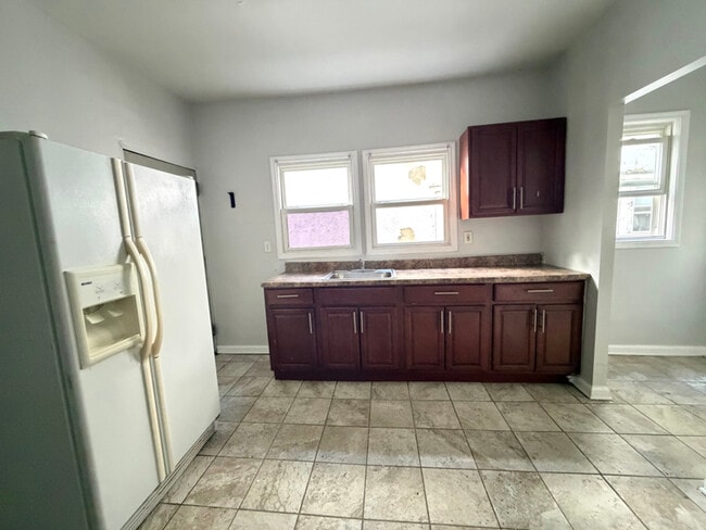 Building Photo - 691 Elizabeth Ave