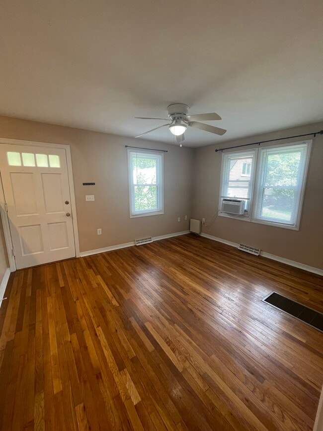 Photo - 114 King St