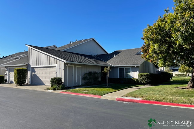 Building Photo - Modern Foster City 3 Bedroom Townhome with...