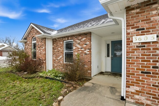 Photo - Three Bedroom/Two Bath/Fenced Yard/Community Pool