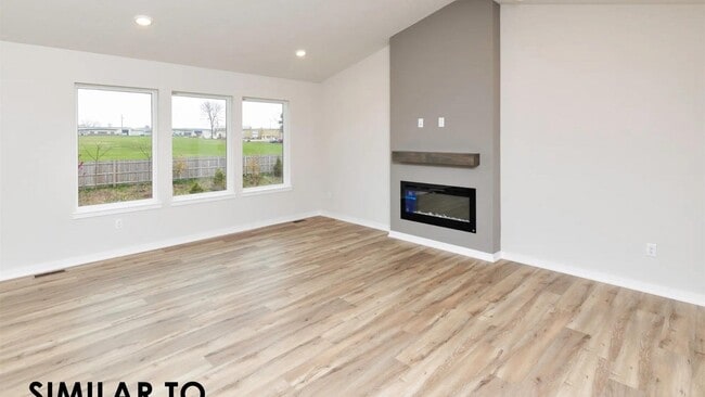 Photo - 1131 NW Petersen Dr
