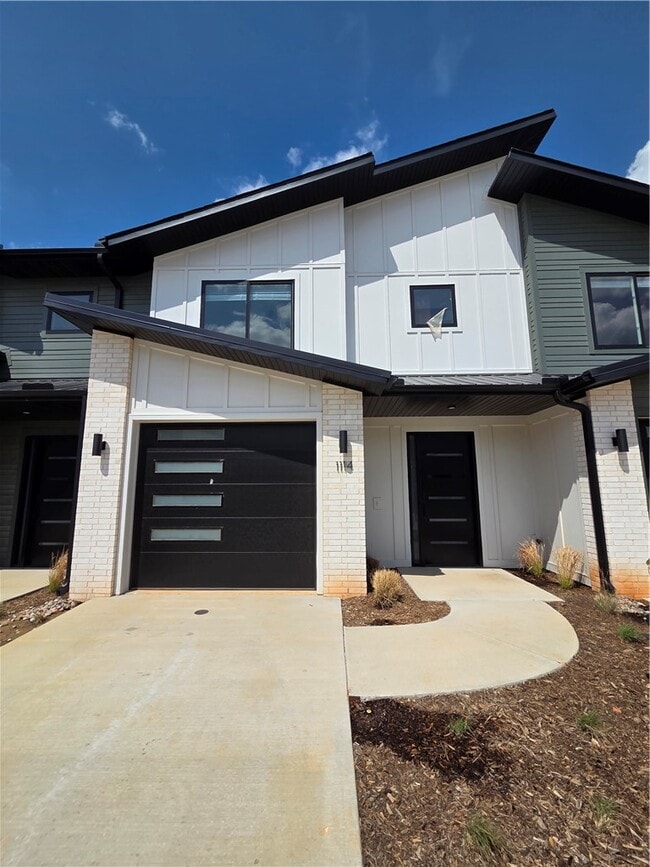 Building Photo - 1114 Emilia Ave