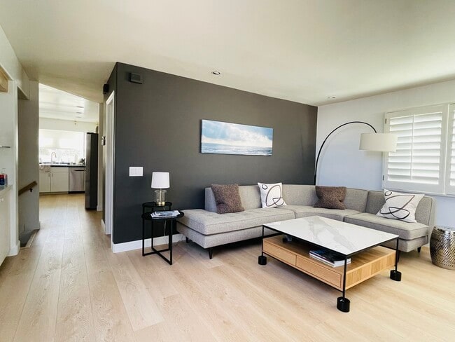 Sala de estar - 6620-6624 La Jolla Blvd