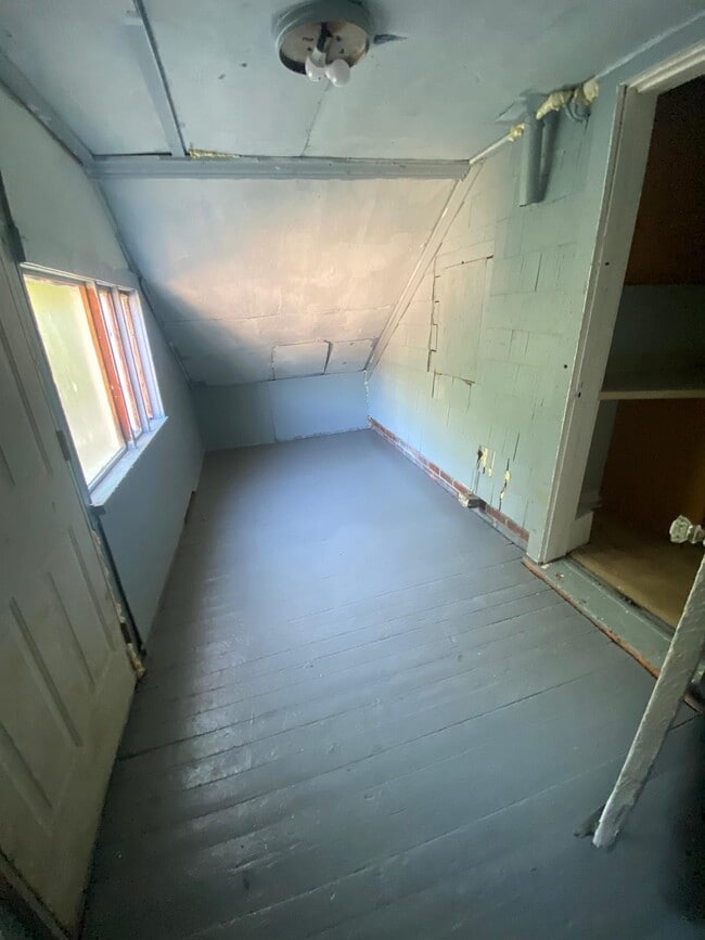 Building Photo - 1132 Wolf St Unit 4