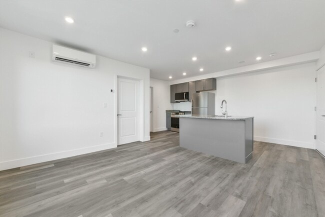 Photo - 585 Essex St Unit PH 509