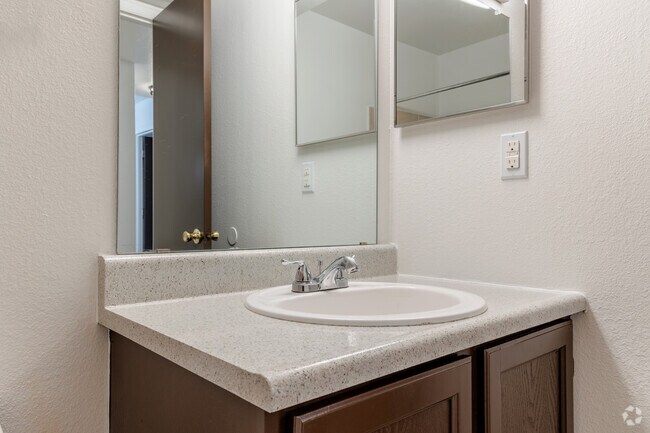2BR, 2BA - 1,025SF