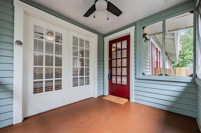 Photo - 1002 E Crenshaw St