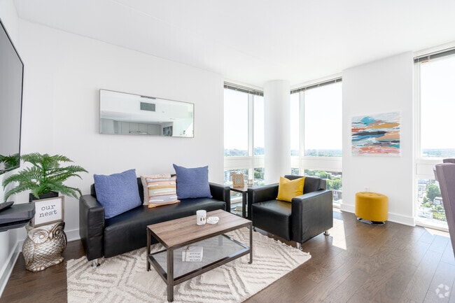 3HAB, 2BA - The Nest at 1324, Luxury Student Housing