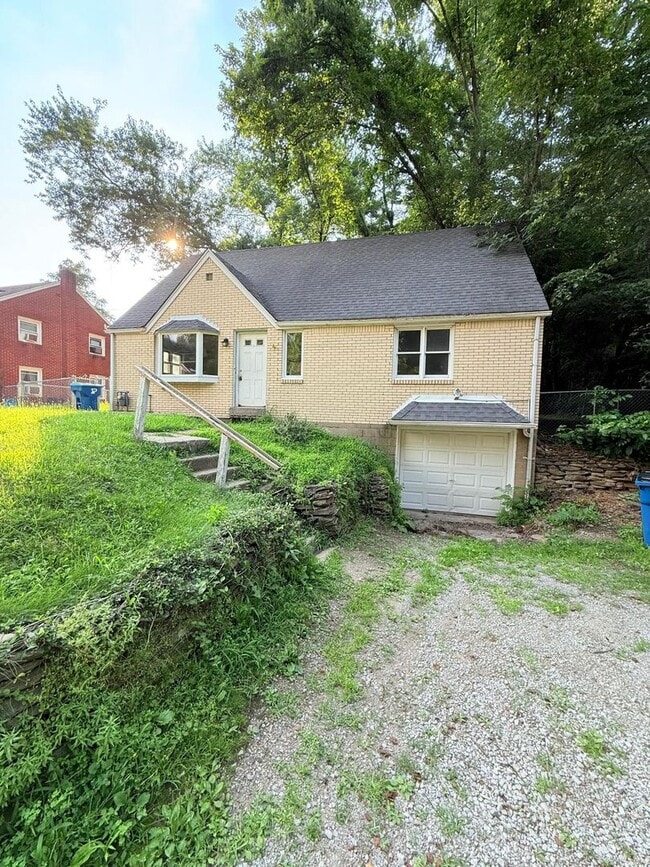 Freshly updated 4BD 1.5BA in Verona!!! - Freshly updated 4BD 1.5BA in Verona!!! House