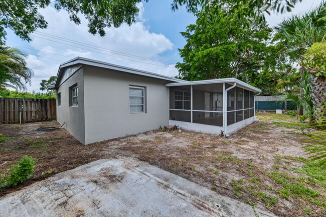 Photo - 317 SW 19th St