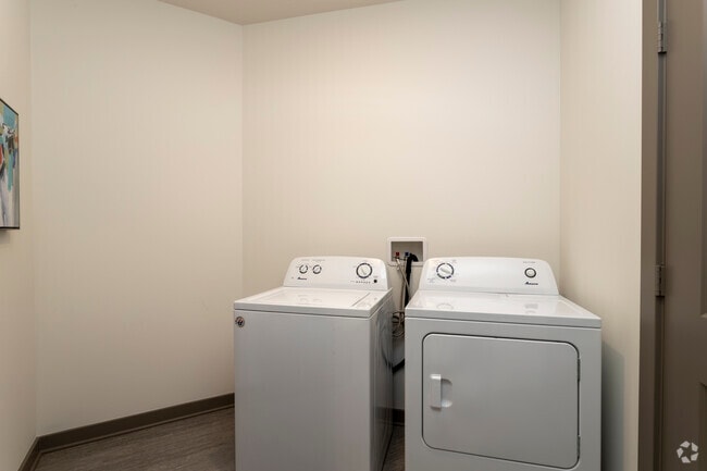 2BR, 2BA - 1200SF