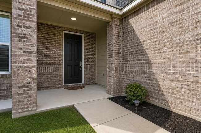 Photo - 2110 Goji Ln