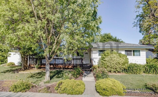 Photo - 950 Pecan Pl