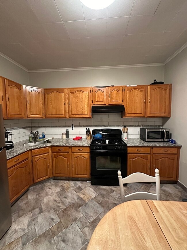 Photo - 152 W 9th St Unit 1