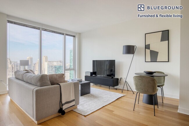 Photo - 340 E North Water St Unidad SI FL42-ID998