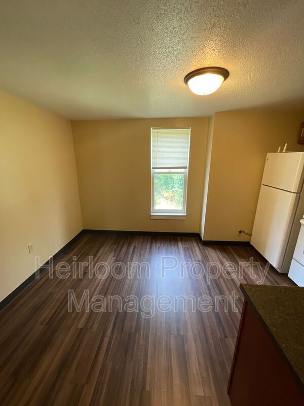 Photo - 327 W 4th St